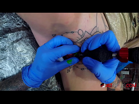❤️ Itin tatuiruota karšta Sully Savage gavo tatuiruotę ant savo klitorio ❌ Just porno prie lt.credit-assorti.ru ﹏